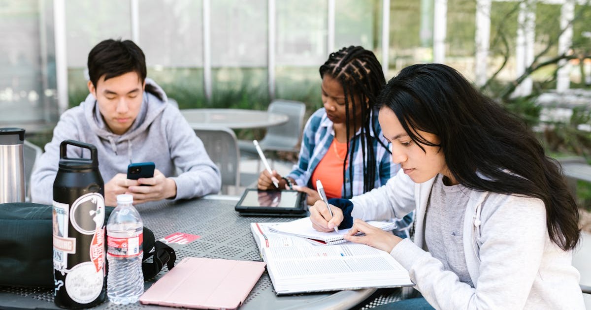 【活用術2】記憶定着を促進する要約・暗記カード作成 イメージ画像