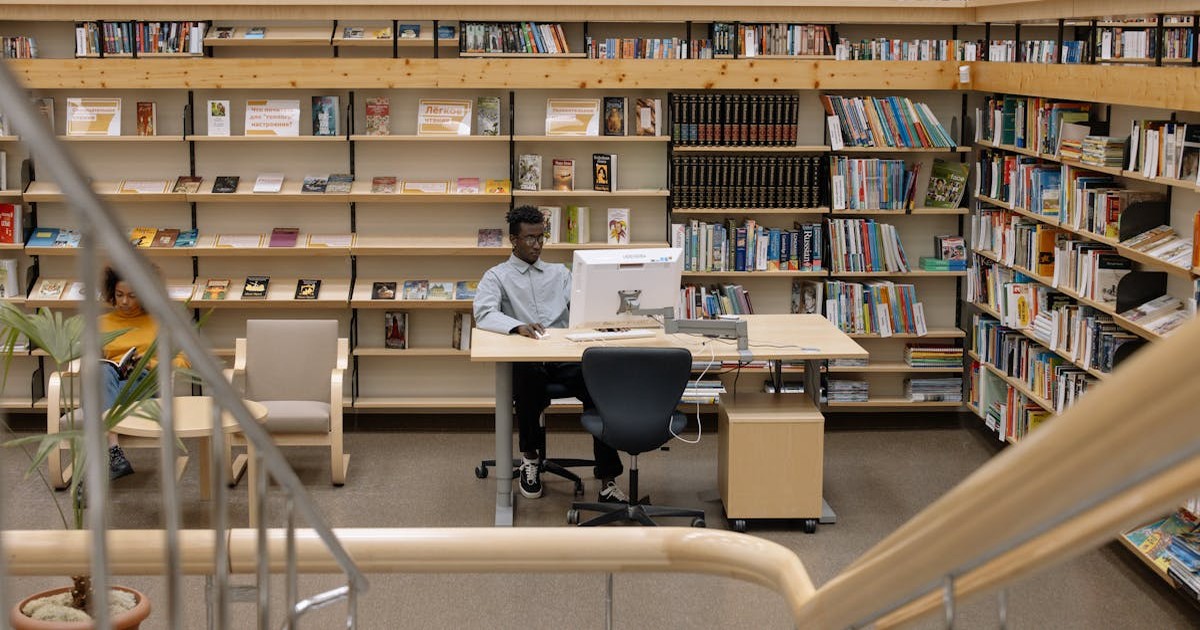 図書館と自習室の基本的な違いは何か？ - 図書館vs自習室：資格勉強にはどっちが最適？ 2026年比較