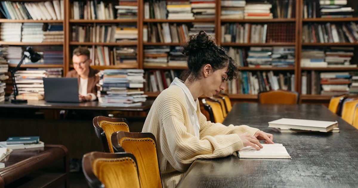 学習環境の比較：集中度・騒音・座席確保 - 図書館vs自習室：資格勉強にはどっちが最適？ 2026年比較