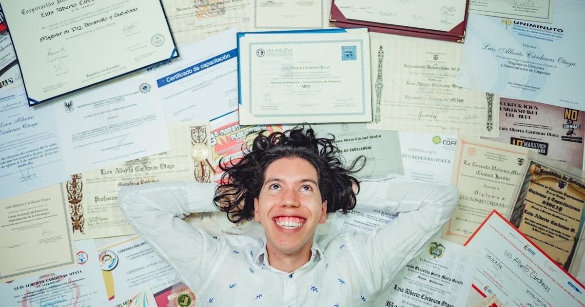 転職で資格が評価される業界と評価されない業界のイメージ