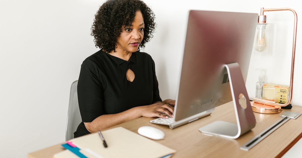 転職で資格が評価される業界と評価されない業界のイメージ