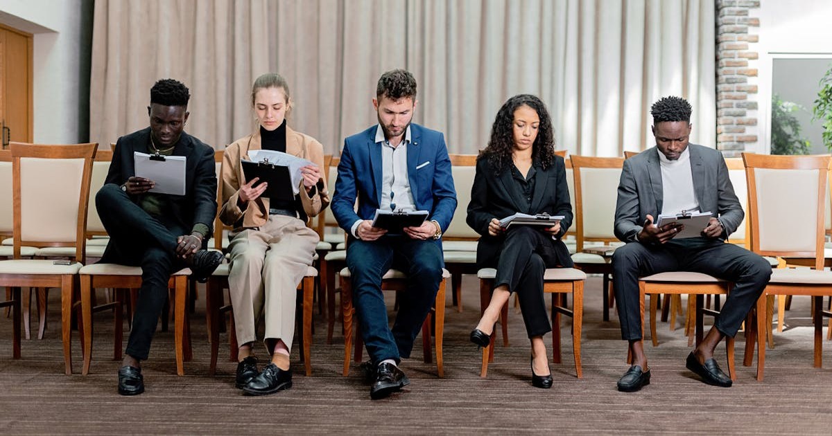 企業が急ピッチで進める5つの雇用戦略転換のイメージ