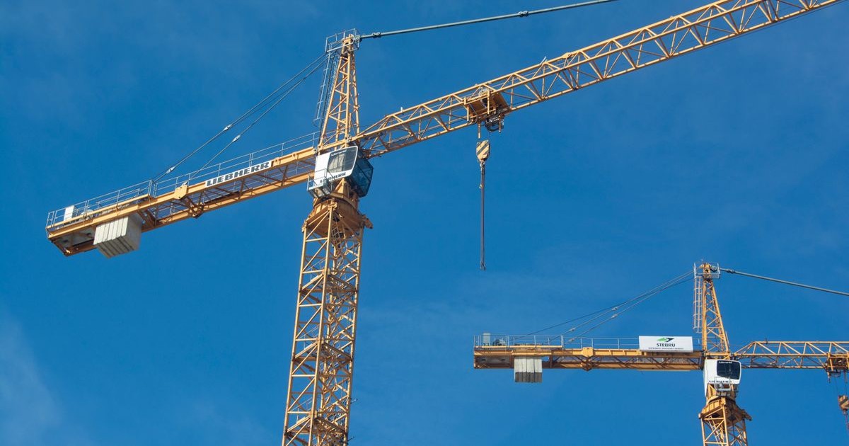 なぜ建設業界の賃上げ率がこれほど高いのか？を表す統計グラフ